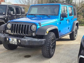 Jeep Wrangler — exterior view 2