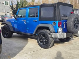 Jeep Wrangler — exterior view 3
