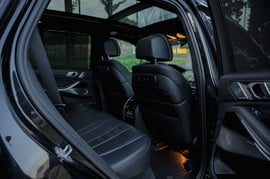 BMW X5 — exterior view 9