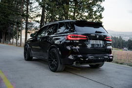 BMW X5 — exterior view 4