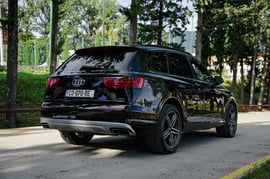 Audi Q7 — exterior view 10