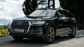 Audi Q7 — exterior view 1