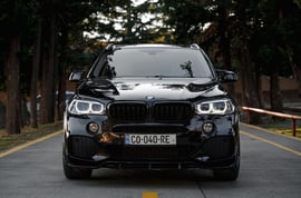 BMW X5 view 2