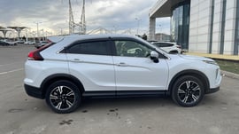 Mitsubishi Eclipse Cross — exterior view 4