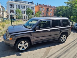 Jeep Patriot — exterior view 2