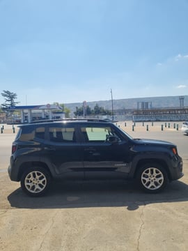 Jeep Renegade — exterior view 3