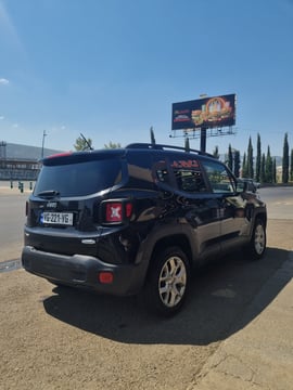 Jeep Renegade — exterior view 4
