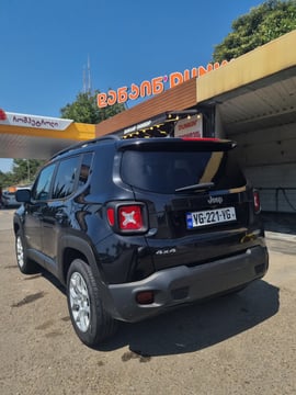 Jeep Renegade — exterior view 5