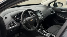 Chevrolet Cruze — exterior view 3