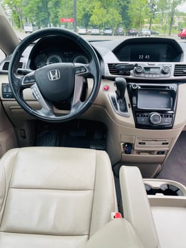 Honda Odyssey — exterior view 7