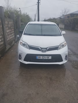 Toyota sienna — exterior view 2