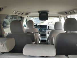 Toyota sienna — exterior view 4