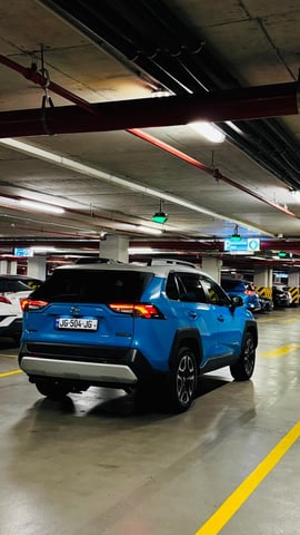 Toyota RAV4 — exterior view 3