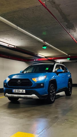 Toyota RAV4 — exterior view 2