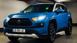 Toyota RAV4 — exterior view 1