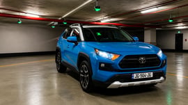 Toyota RAV4 — exterior view 1