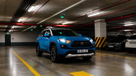 Toyota RAV4 — exterior view 4