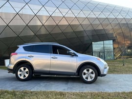 Toyota RAV4 — exterior view 3