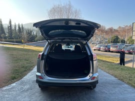 Toyota RAV4 — exterior view 4