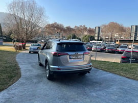 Toyota RAV4 — exterior view 6