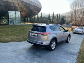 Toyota RAV4 — exterior view 8