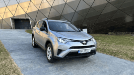 Toyota RAV4 — exterior view 1