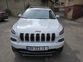 Jeep Cherokee Latitude — exterior view 2