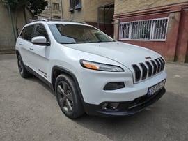 Jeep Cherokee Latitude — exterior view 3
