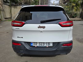 Jeep Cherokee Latitude — exterior view 4