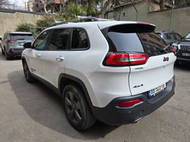 Jeep Cherokee Latitude — exterior view 6