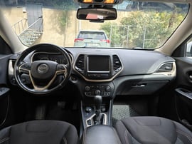 Jeep Cherokee Latitude — exterior view 10