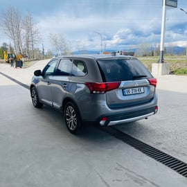 Mitsubishi Outlander — exterior view 4