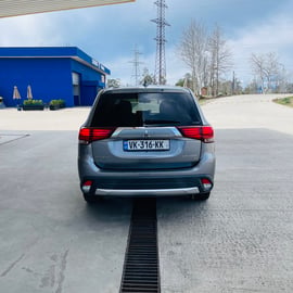 Mitsubishi Outlander — exterior view 5