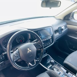 Mitsubishi Outlander — exterior view 8