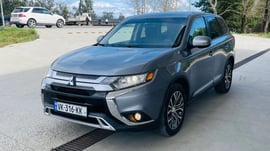 Mitsubishi Outlander — exterior view 1