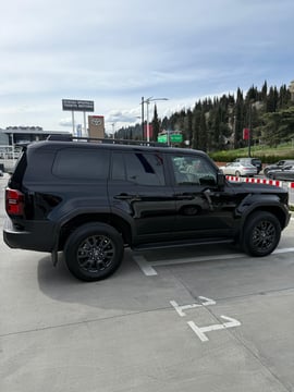 Toyota Prado — exterior view 6