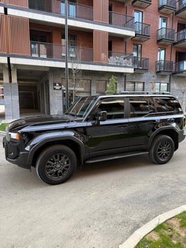 Toyota Prado — exterior view 3