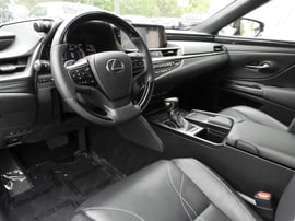 Lexus es300h — exterior view 4