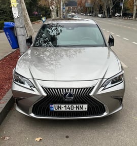 Lexus es300h — exterior view 5