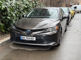 Toyota Camry — exterior view 2