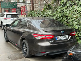 Toyota Camry — exterior view 3