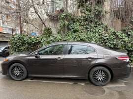 Toyota Camry — exterior view 5