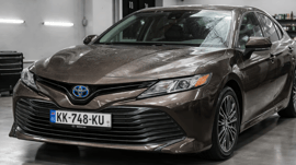 Toyota Camry — exterior view 1