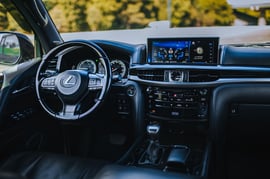 Lexus LX600 — exterior view 7