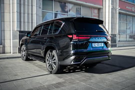 Lexus LX600 — exterior view 5