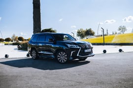 Lexus LX — exterior view 4