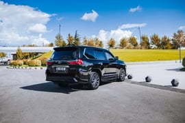 Lexus LX — exterior view 5