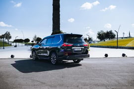 Lexus LX — exterior view 2