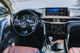 Lexus LX — exterior view 8