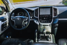 Toyota land cruiser 200 — exterior view 10